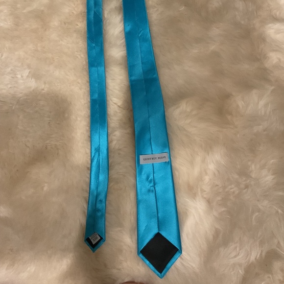 Men’s Tie - Picture 2 of 5